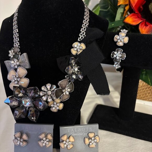 Beautiful Talbots Necklace (20"), Bracelet and 2 Earrings set - Picture 13 of 16